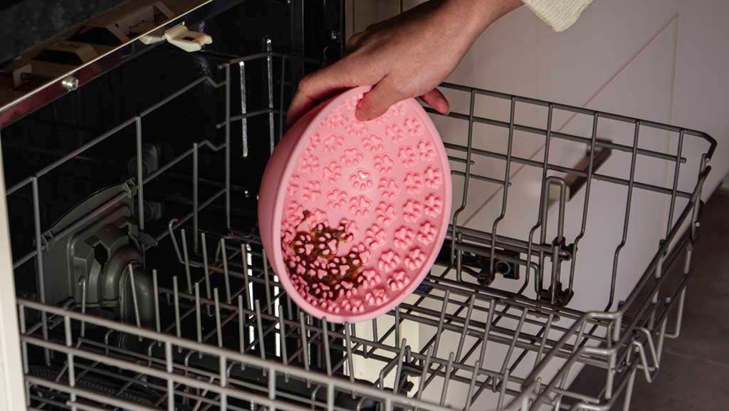 Bol oscillant rose à lécher pour chien - Mangez lentement, vivez plus longtemps Hofman Animal Care